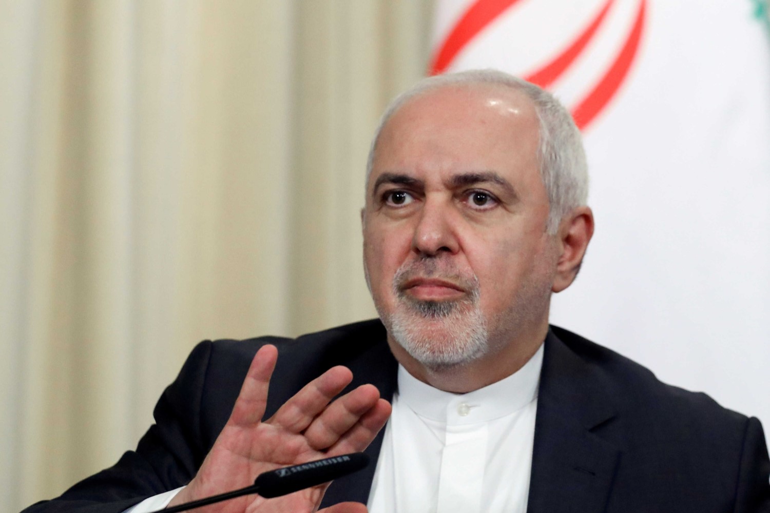 Zarif holds phone talk with Qatari counterpart