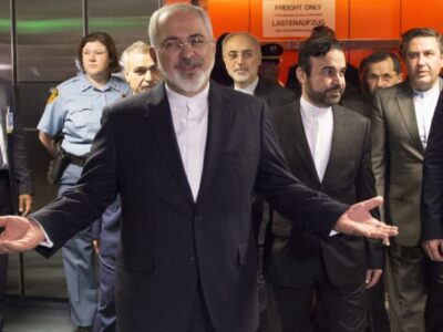 ملت ایران به احترام ظریف می ایستد