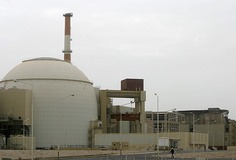 مقام ایرانی: در صورت بازگشت تحریم‌ها، فعالیت‌های هسته‌ای‌ را از سر می‌گیریم