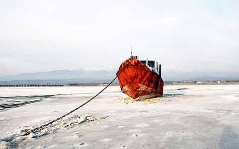 طرح‌های انتقال آب به دریاچه ارومیه دهان‌پرکن و برای انحراف افکار عمومی است/ دریاچه ارومیه استخر مصنوعی نیست که رفتار فیزیکی و مکانیکی داشته باشیم