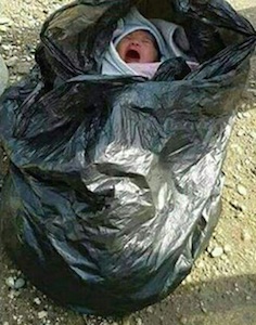 نوزادی در کیسه زباله