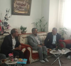 دیدار مدیر عامل منطقه آزاد ارس با خانواده شهید مدافع حرم