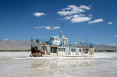 بخش عمده آب دریاچه ارومیه در شهریور و مرداد تبخیر می‌شود