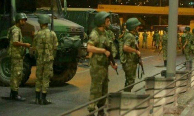 افسران فتح الله گولن کودتا کردند/ پرواز جنگنده ها و هلکوپترهای نظامی/ سقوط تلویزیون ترکیه و فرودگاه استانبول