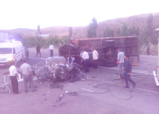 تصادف مرگبار با پنج نفر کشته در جاده میانه-تبریز+ تصاویر 