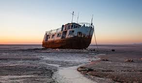 تداوم خشک شدن دریاچه ارومیه باعث تبدیل ۲۰۴ هزار هکتار اراضی به شوره زار می شود