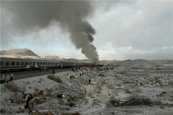 برخورد ۲ قطار مسافربری در محور سمنان/تأیید بیش از ۴۰ کشته و ۱۰۰ مصدوم تاکنون+تصاویر، فیلم و اسامی مصدومان