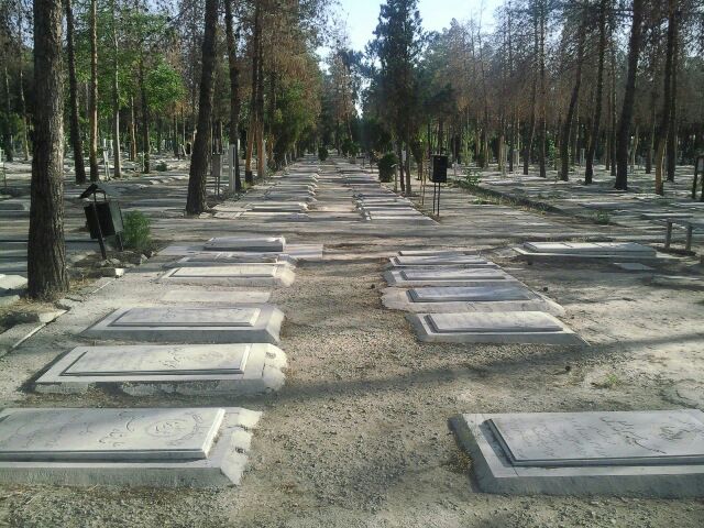 وحشت در قبرستان لوشان/مردم از شدت ترس پا به فرارگذاشتند / مرده زنده شد و ۴ ساعت بعد مُرد!