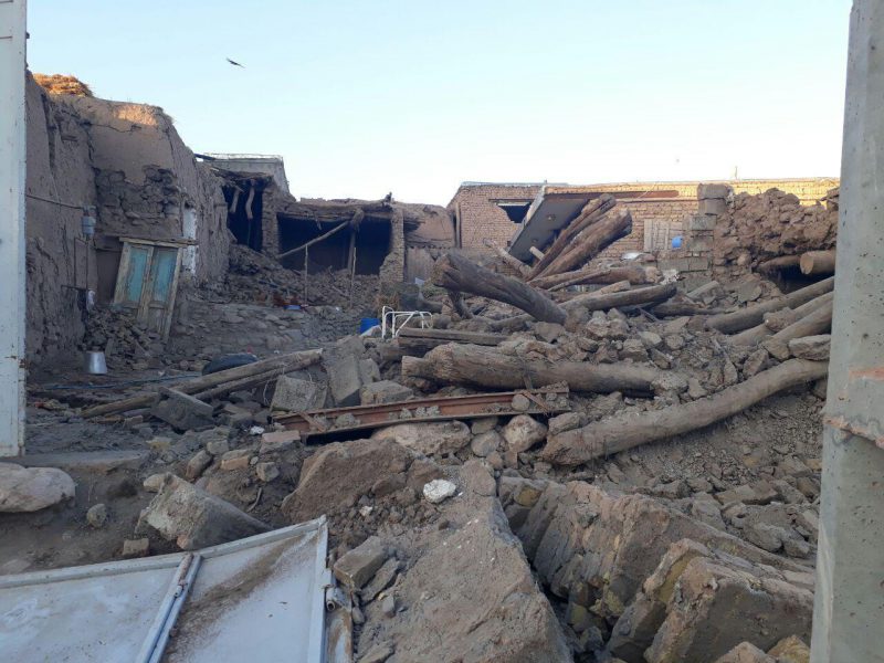 تعدادمصدومان زلزله روستای ایوق سراب به ۱۳ نفر رسید/ یک نوزاد زنده از زیر آوار خارج شد