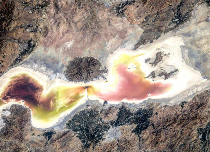 دریاچه ارومیه به مرگ نزدیک شد