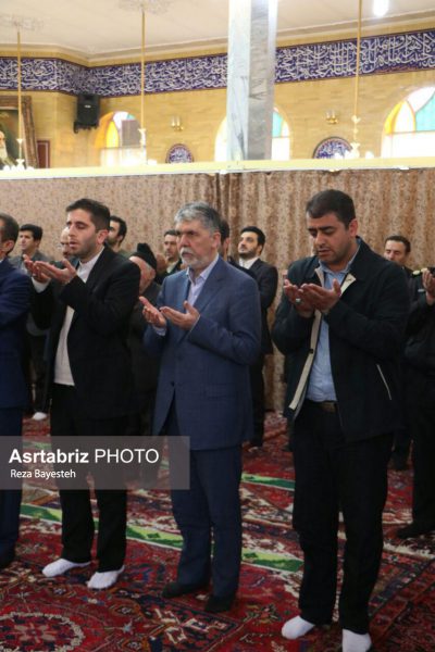 وزیر فرهنگ و ارشاد اسلامی نماز ظهر را در یکی از مساجد سردرود اقامه کرد +عکس