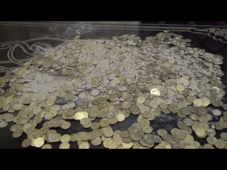 کشف ۱۸۰۰ سکه تقلبی در شبستر