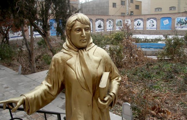 نمایش آثار پروین اعتصامی در ١٠٠ کتابخانه عمومی آذربایجان‌شرقی