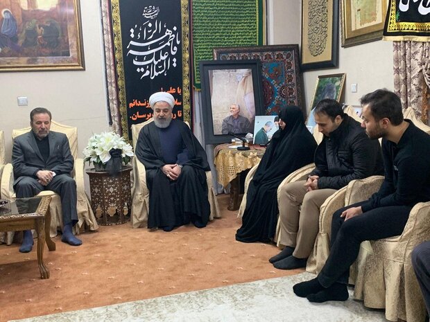 رئیس‌جمهور در منزل شهید سلیمانی حضور یافت