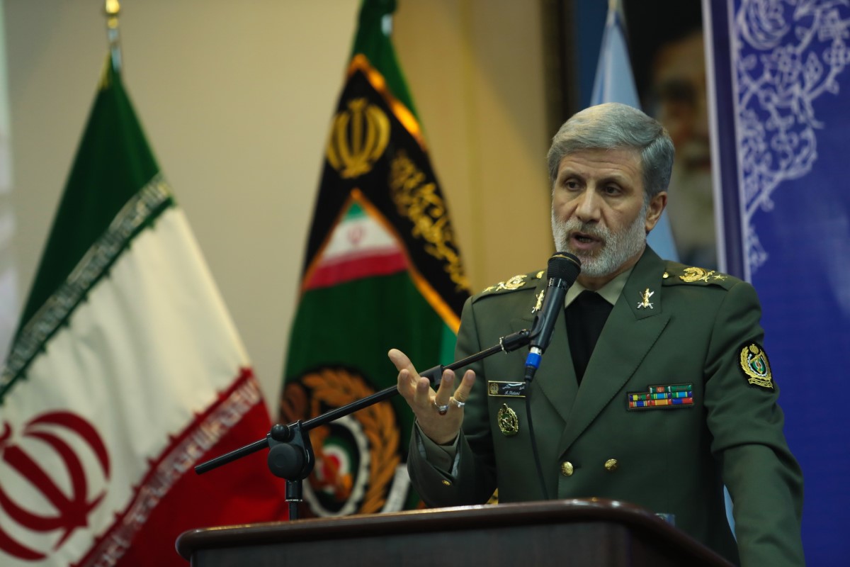 امیرحاتمی: ارتش به هر متجاوزی پاسخی پشیمان‌کننده‌تر می‌دهد