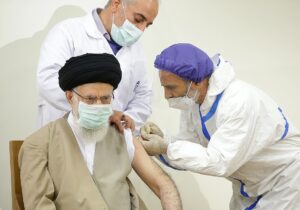 رهبر انقلاب نوبت اول واکسن ایرانی کرونا را دریافت کردند