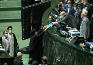 دود اختلاف مجلس و دولت بر سر بودجه، به چشم مردم می‌رود