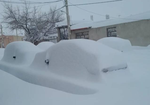 ارتفاع برف در برخی مناطق آذربایجان‌شرقی به ۲ متر رسید