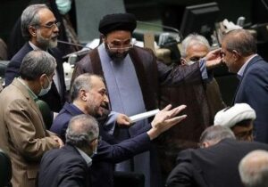 پایداری چی‌ها، هم به سپاه حمله کردند، هم به دولت