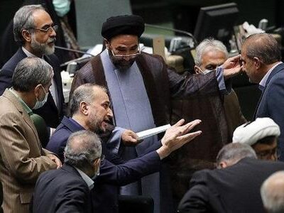 پایداری چی‌ها، هم به سپاه حمله کردند، هم به دولت