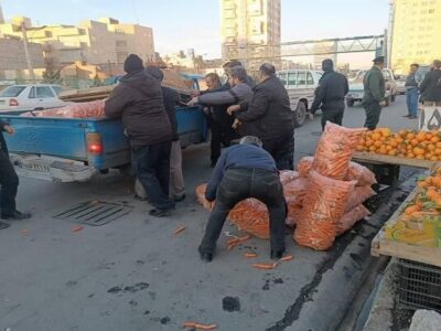 جمع‌آوری ۲۱۸ خودرو سد معبری و طبق میوه فروش از سطح منطقه ۴