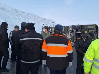 واژگونی اتوبوس با ۱۳ مصدوم در جاده اهرـ کلیبر