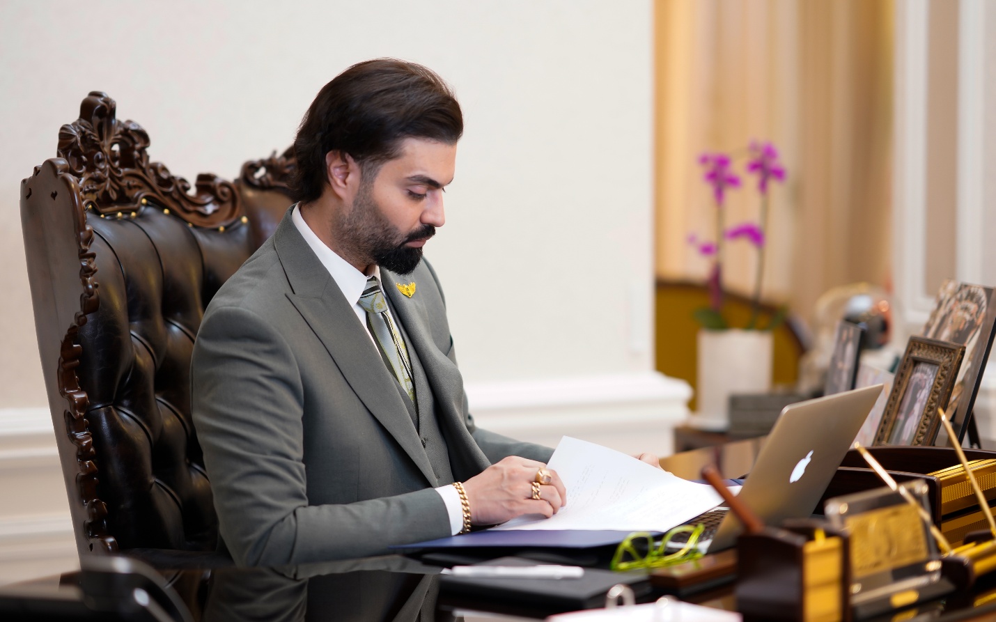 میثم شکری ساز با 3 پسا دکتری