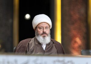 بدتر از کار قاسمیان، رفتار کسانی است که می‌خواهند او را انقلابی جا بزنند