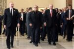 برخاستن پزشکیان هنگام ورود علی اف، ادب بی موقع بود