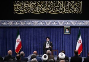 مسئولان باید با قوت و روحیه کامل به کار خود ادامه دهند
