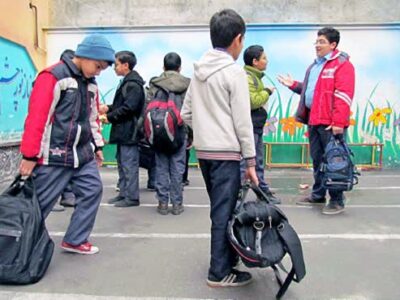 بارِ سنگین، رویِ دوش بچه های ایرانی