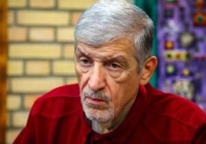 همین‌ها به سفارتخانه‌ها یورش بردند، زنان بدون حجاب زیادی در مراسم تشییع فرماندهان شهید اشک ریختند