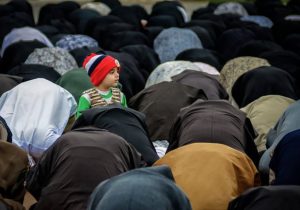 قبل آنکه دل به نماز باران ببندیم و سخنرانی های ایدئولوژیک کنیم، روی زمین دنبال حل مشکلات بگردیم