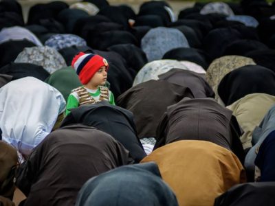 قبل آنکه دل به نماز باران ببندیم و سخنرانی های ایدئولوژیک کنیم، روی زمین دنبال حل مشکلات بگردیم