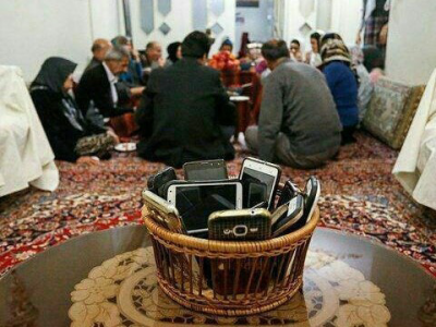 یک قاب شیشه‌ای؛ مهمان ناخوانده و دائمی دورهمی‌هایمان