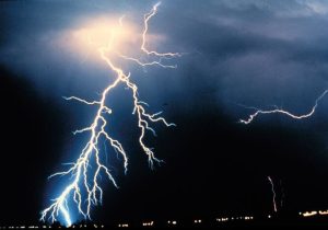 صدای مهیب شنیده شده در تبریز، رعد و برق است