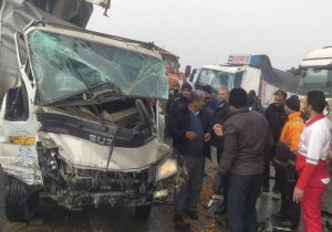 تصادف زنجیرهای ۳۰ خودرو در آزادراه زنجان – تبریز