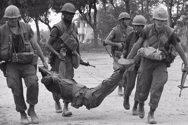 موزیک ویدئو «پسر خوش شانس|Fortunate Son»