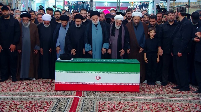 ویدئوی کامل اقامه‌ نماز بر پیکر آقای شهید ایران در حرم مطهر رضوی