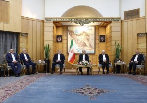 پزشکیان در فرودگاه: ما دنبال جنگ نیستیم اما پاسخ قاطعی به متجاوزان خواهیم داد