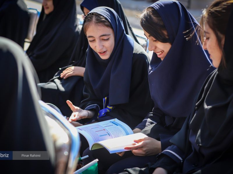 آیین نواختن زنگ مهر در دبیرستان شاهد شهید هادی تبریز