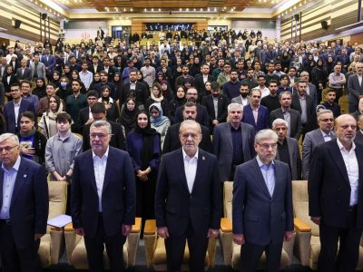 اگر باور به خودمان داشته باشیم می‌توانیم از مشکلات عبور کنیم